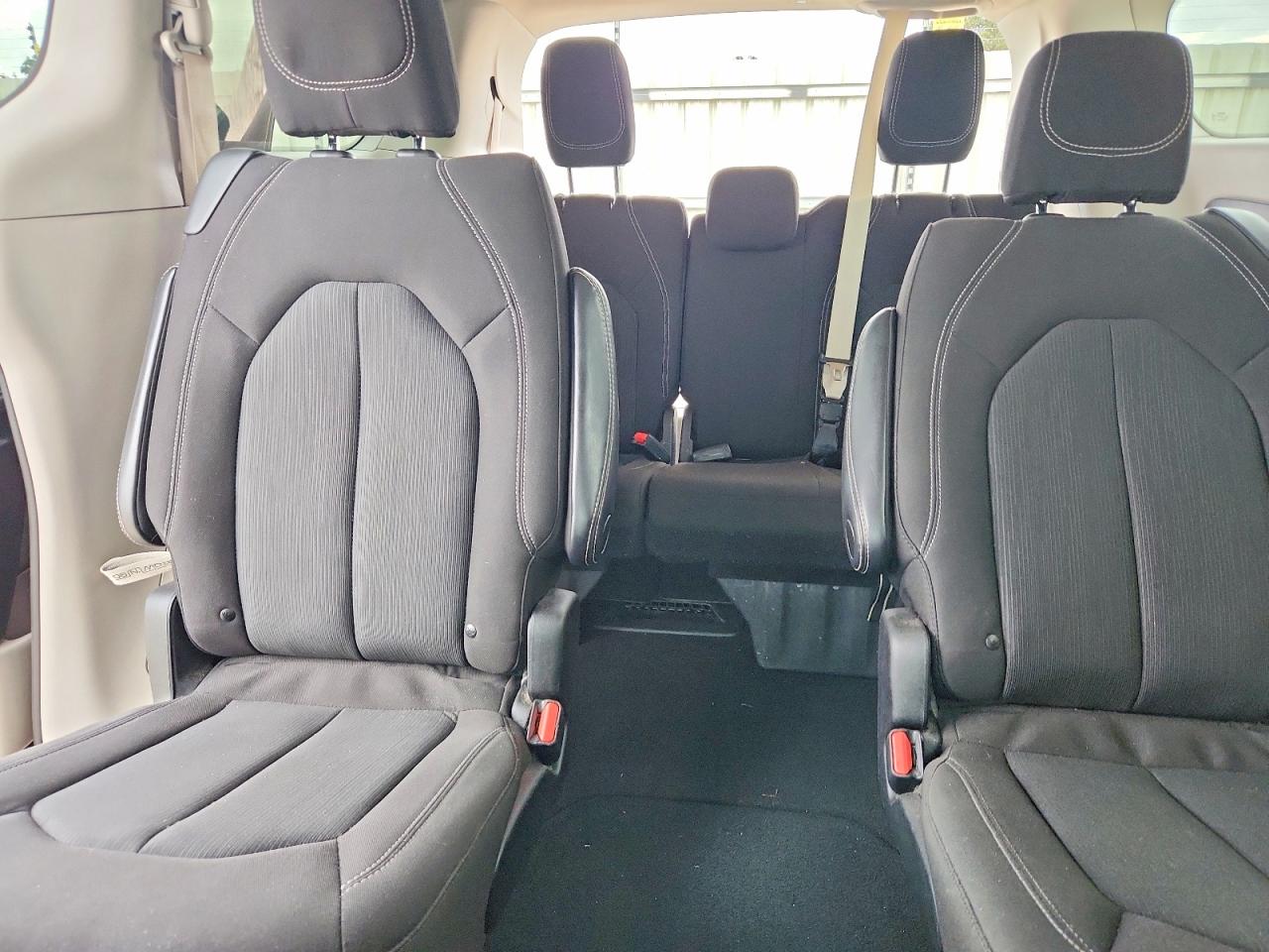 CHRYSLER VOYAGER 2022 — 11