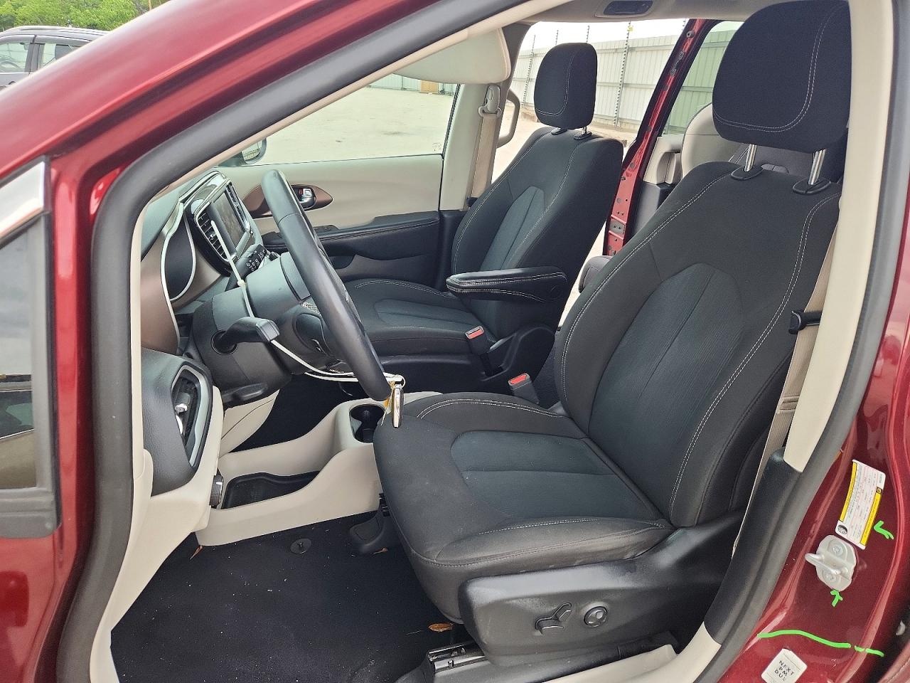 CHRYSLER VOYAGER 2022 — 8