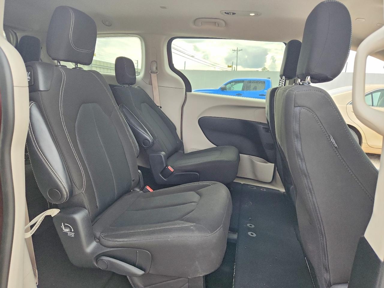 CHRYSLER VOYAGER 2022 — 12
