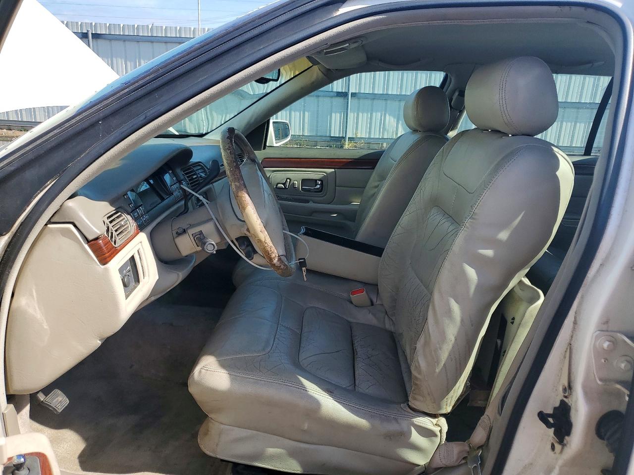 CADILLAC DEVILLE 1999 — 8