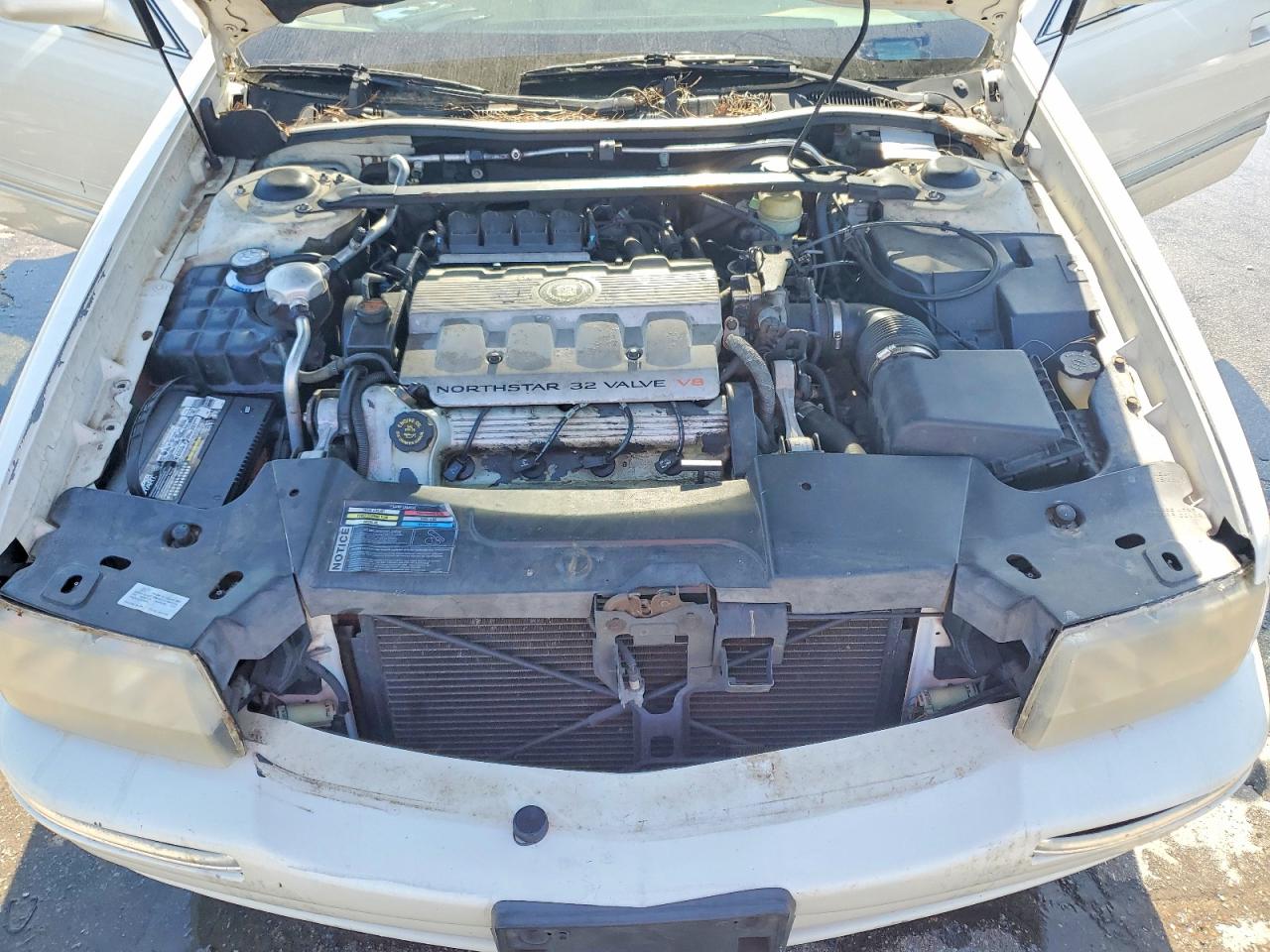 CADILLAC DEVILLE 1999 — 12