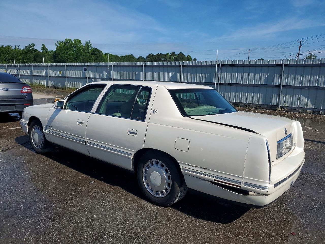 CADILLAC DEVILLE 1999 — 3