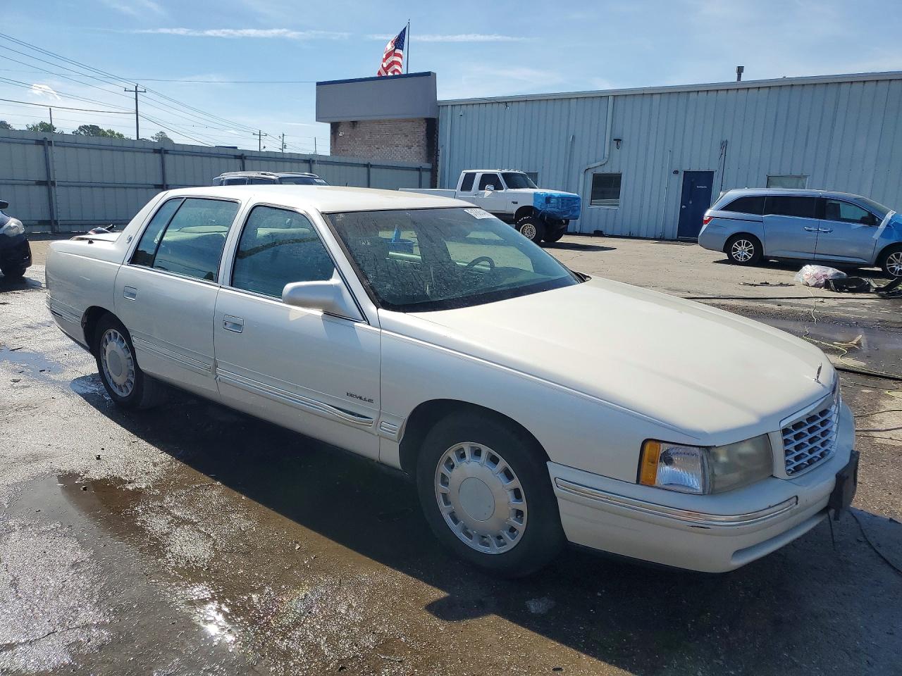 CADILLAC DEVILLE 1999 — 5