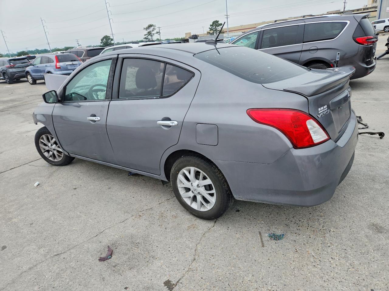 NISSAN VERSA 2019 — 3