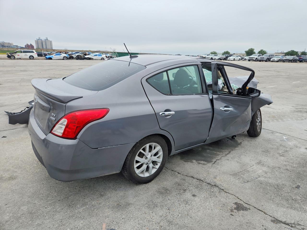 NISSAN VERSA 2019 — 4