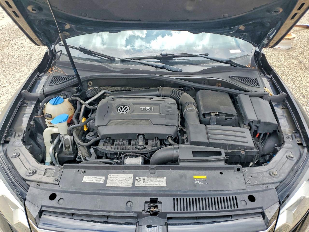 VOLKSWAGEN PASSAT 2015 — 12