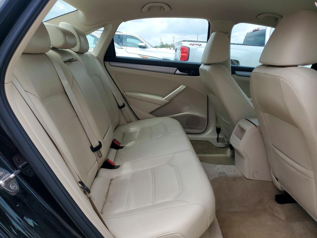 VOLKSWAGEN PASSAT 2015 — 11