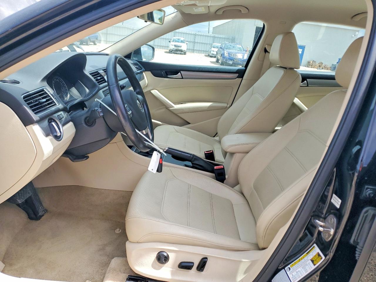 VOLKSWAGEN PASSAT 2015 — 8