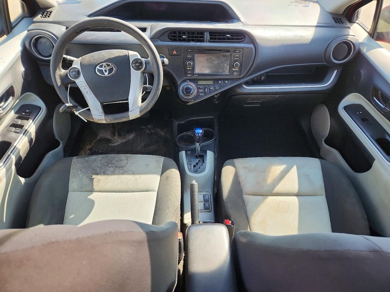 TOYOTA PRIUS C 2014 — 9