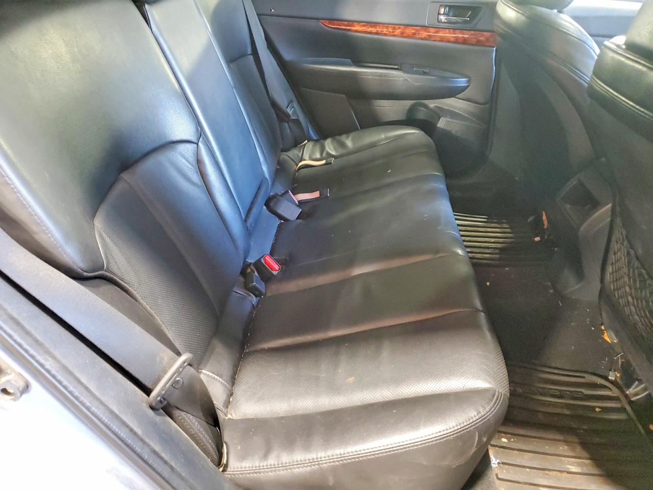 SUBARU OUTBACK 2011 — 12