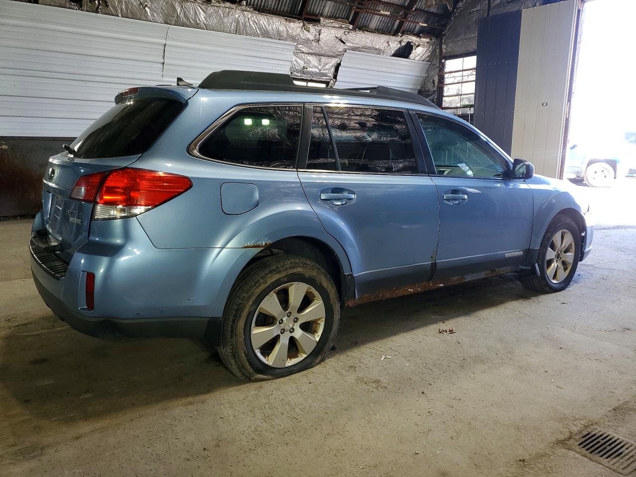 SUBARU OUTBACK 2011 — 4