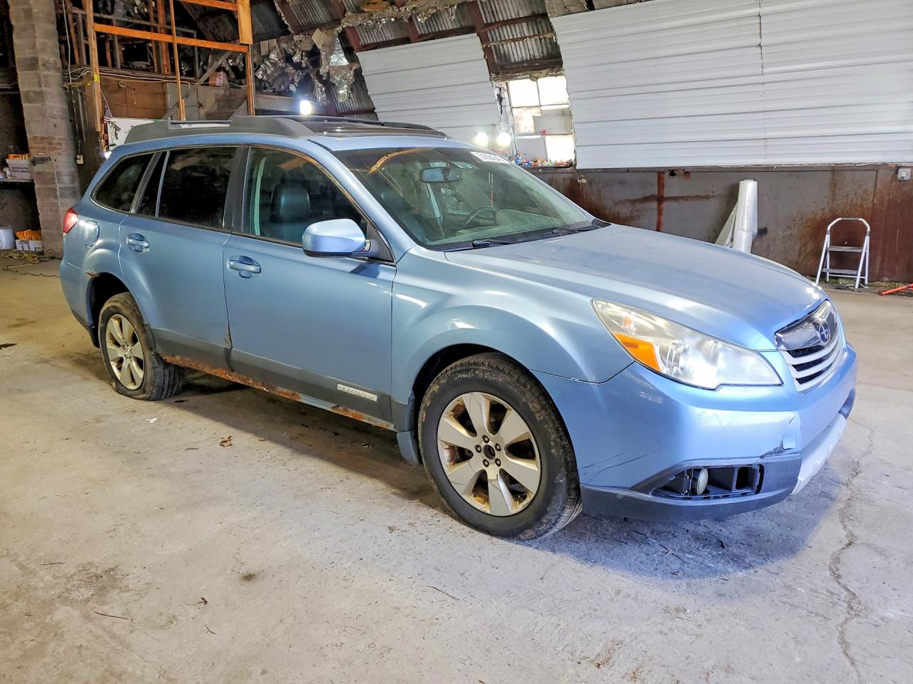 SUBARU OUTBACK 2011 — 5