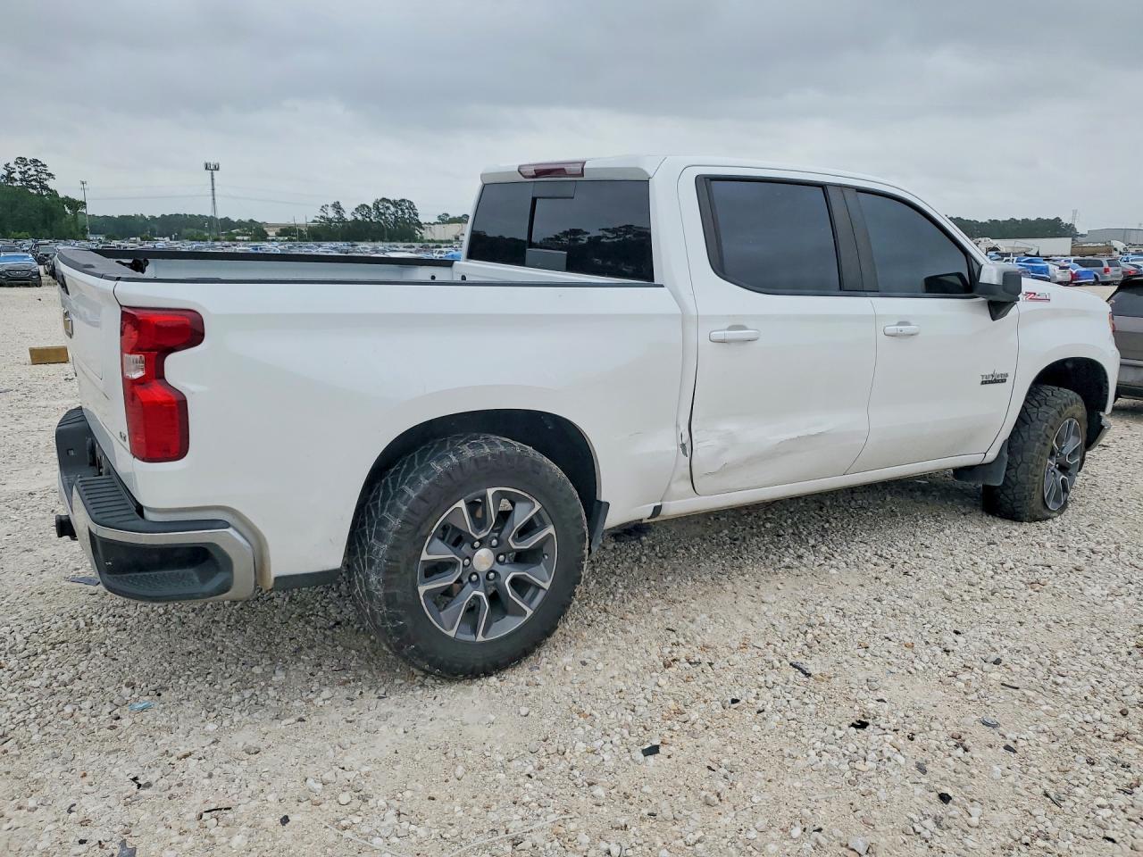 CHEVROLET SILVERADO 2024 — 4