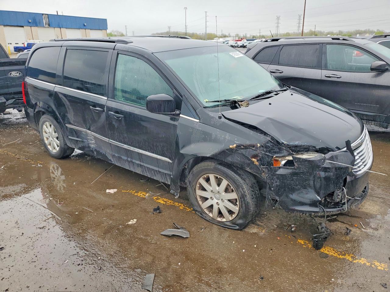 CHRYSLER TOWN & COUNTRY 2014 — 5