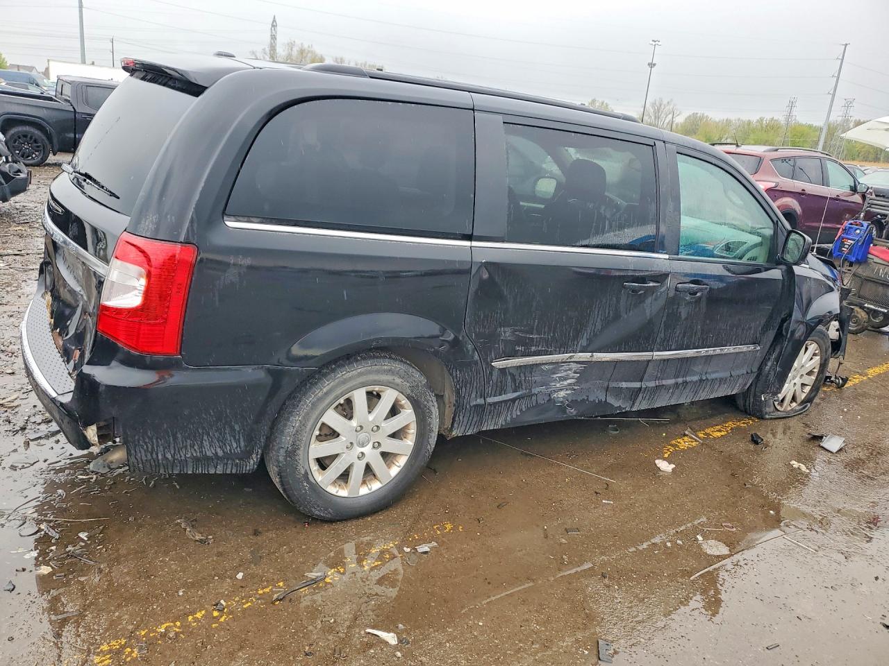 CHRYSLER TOWN & COUNTRY 2014 — 4