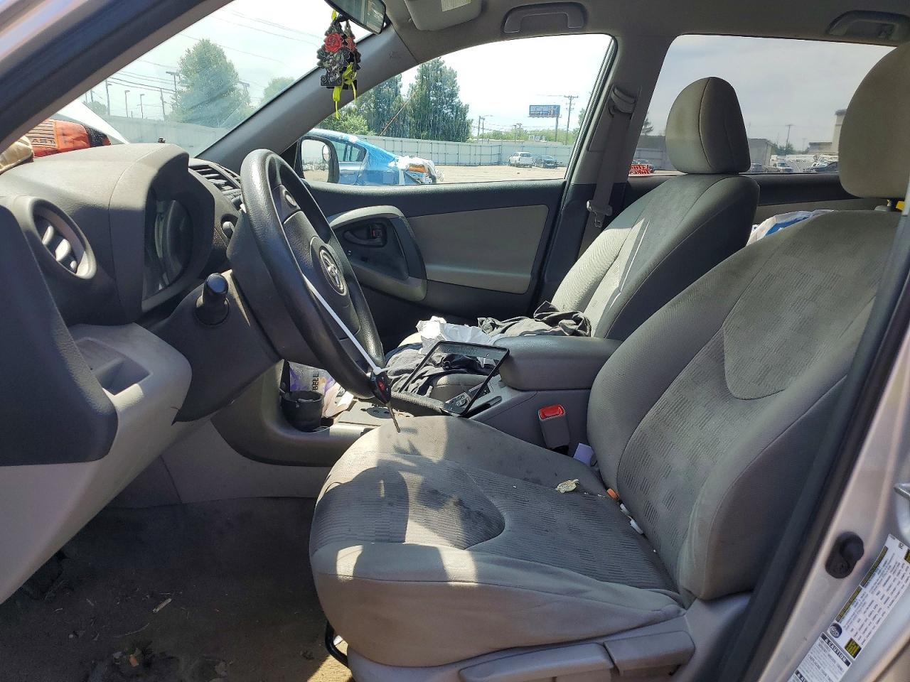 TOYOTA RAV4 2010 — 8