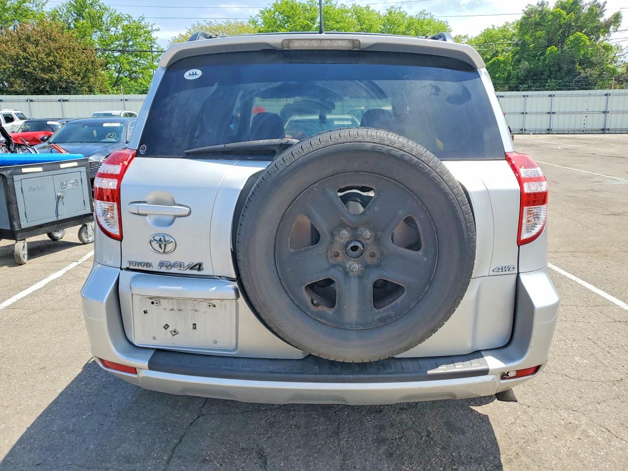 TOYOTA RAV4 2010 — 7