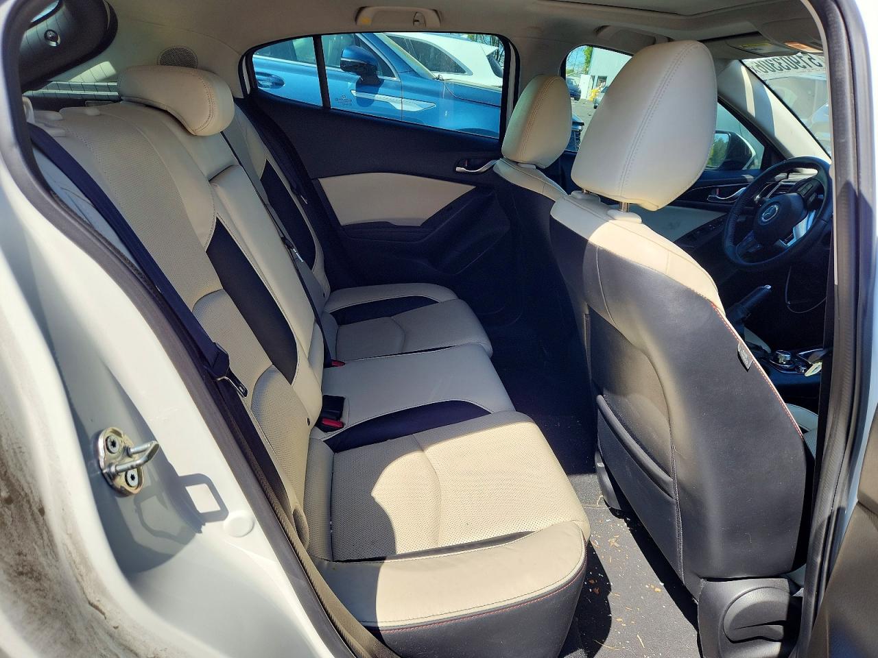 MAZDA 3 2016 — 11
