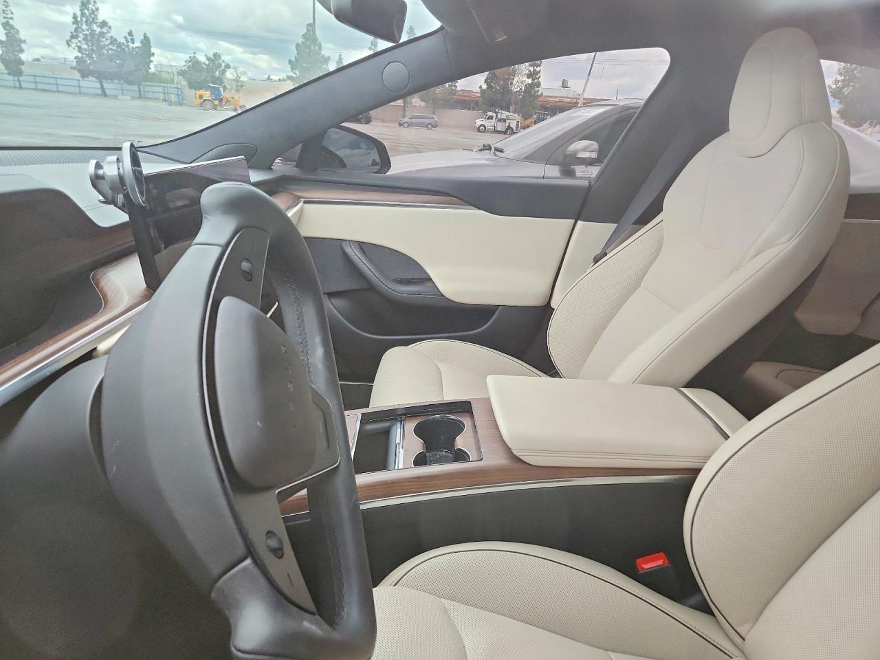 TESLA MODEL S 2021 — 8