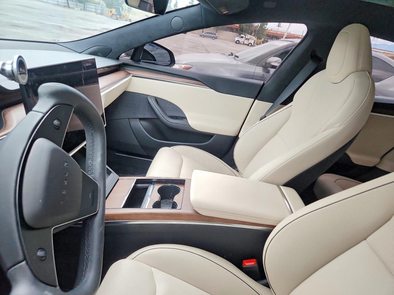 TESLA MODEL S 2021 — 10