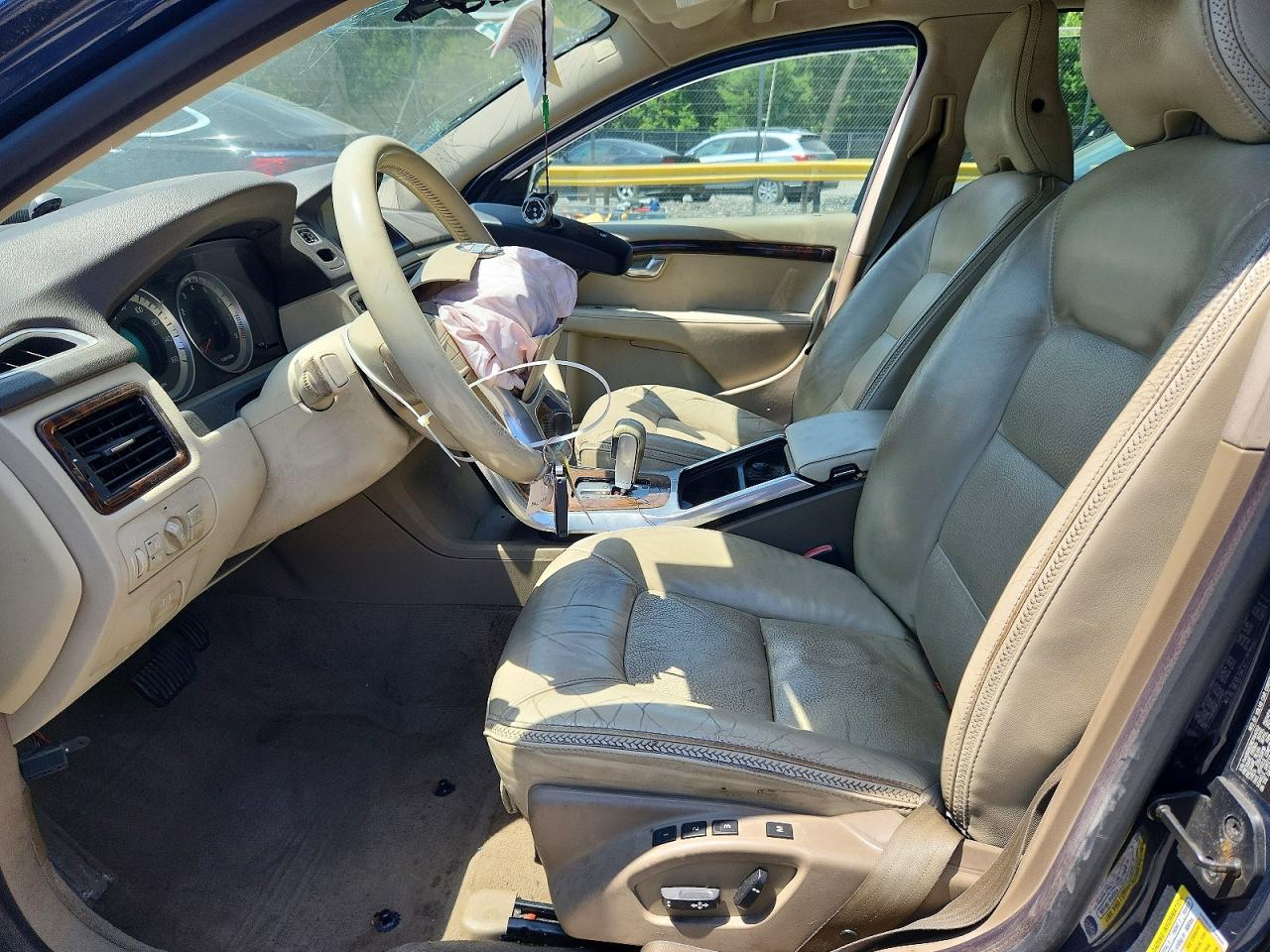 VOLVO XC70 2012 — 8