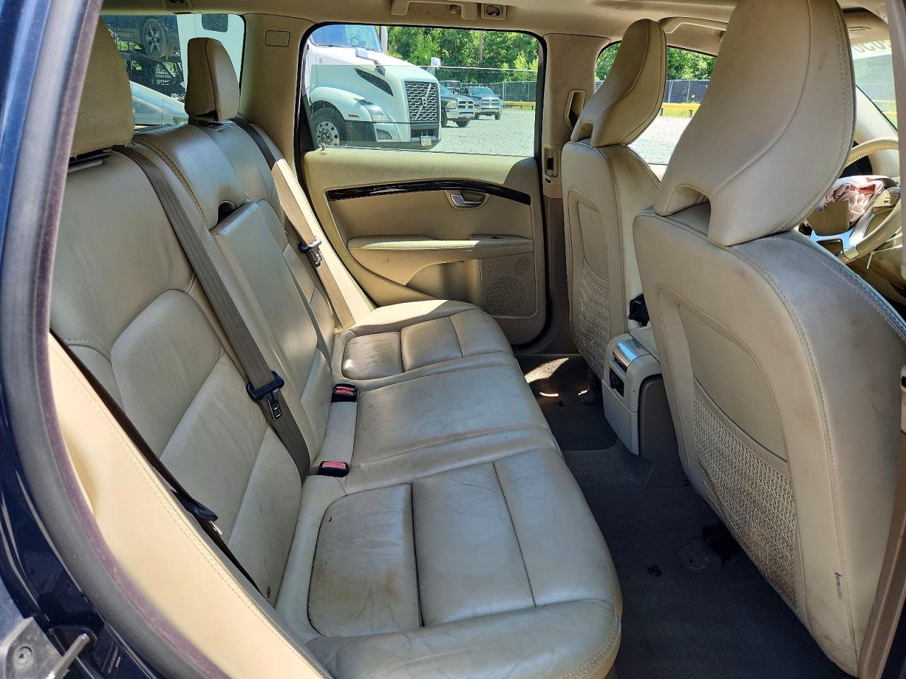 VOLVO XC70 2012 — 11