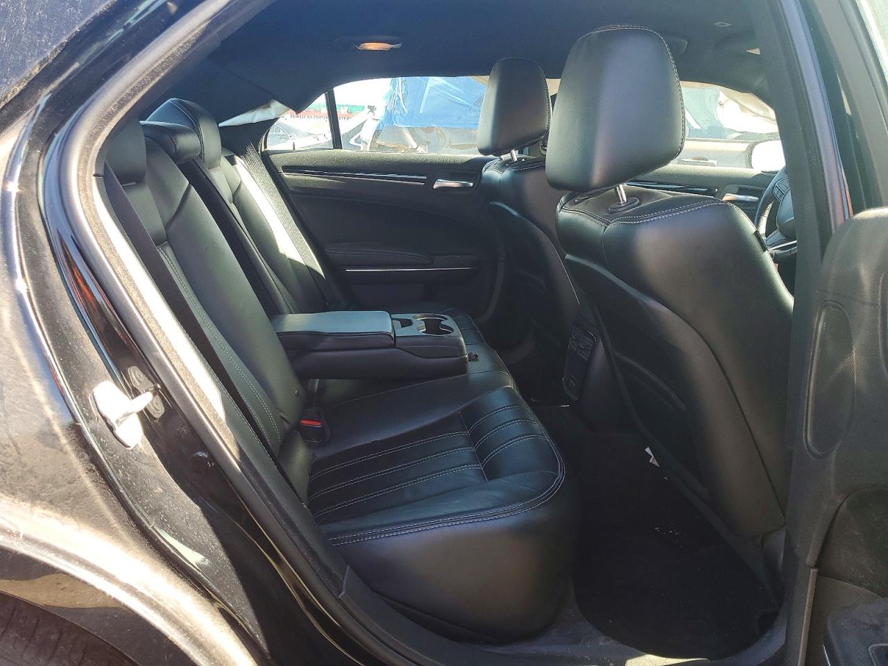 CHRYSLER 300 2017 — 11