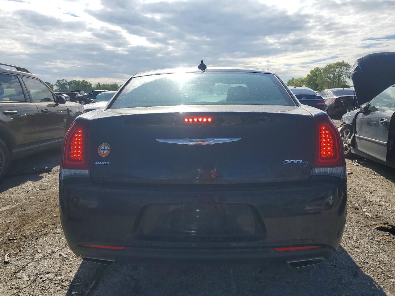 CHRYSLER 300 2017 — 7