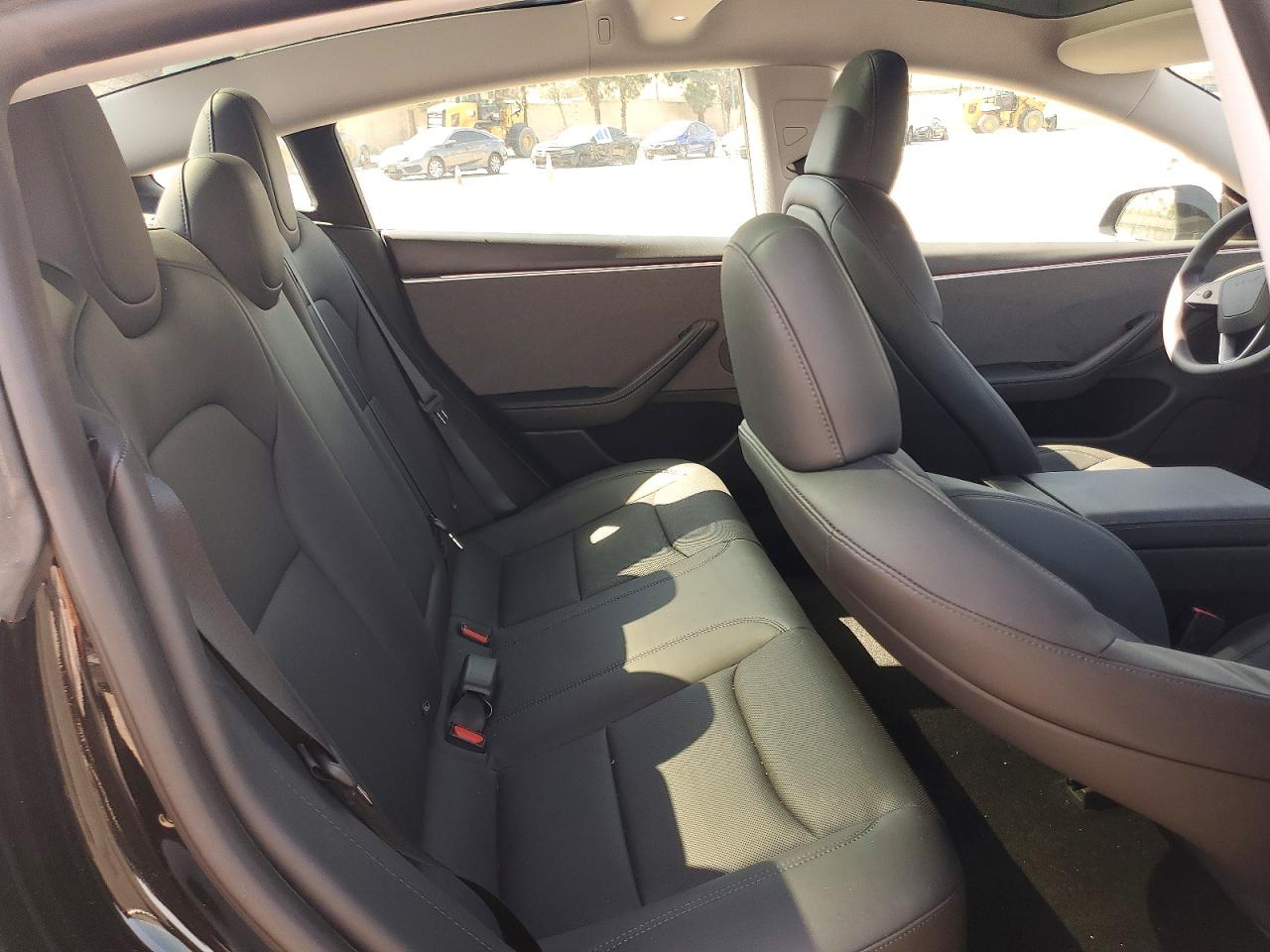 TESLA MODEL 3 2024 — 11