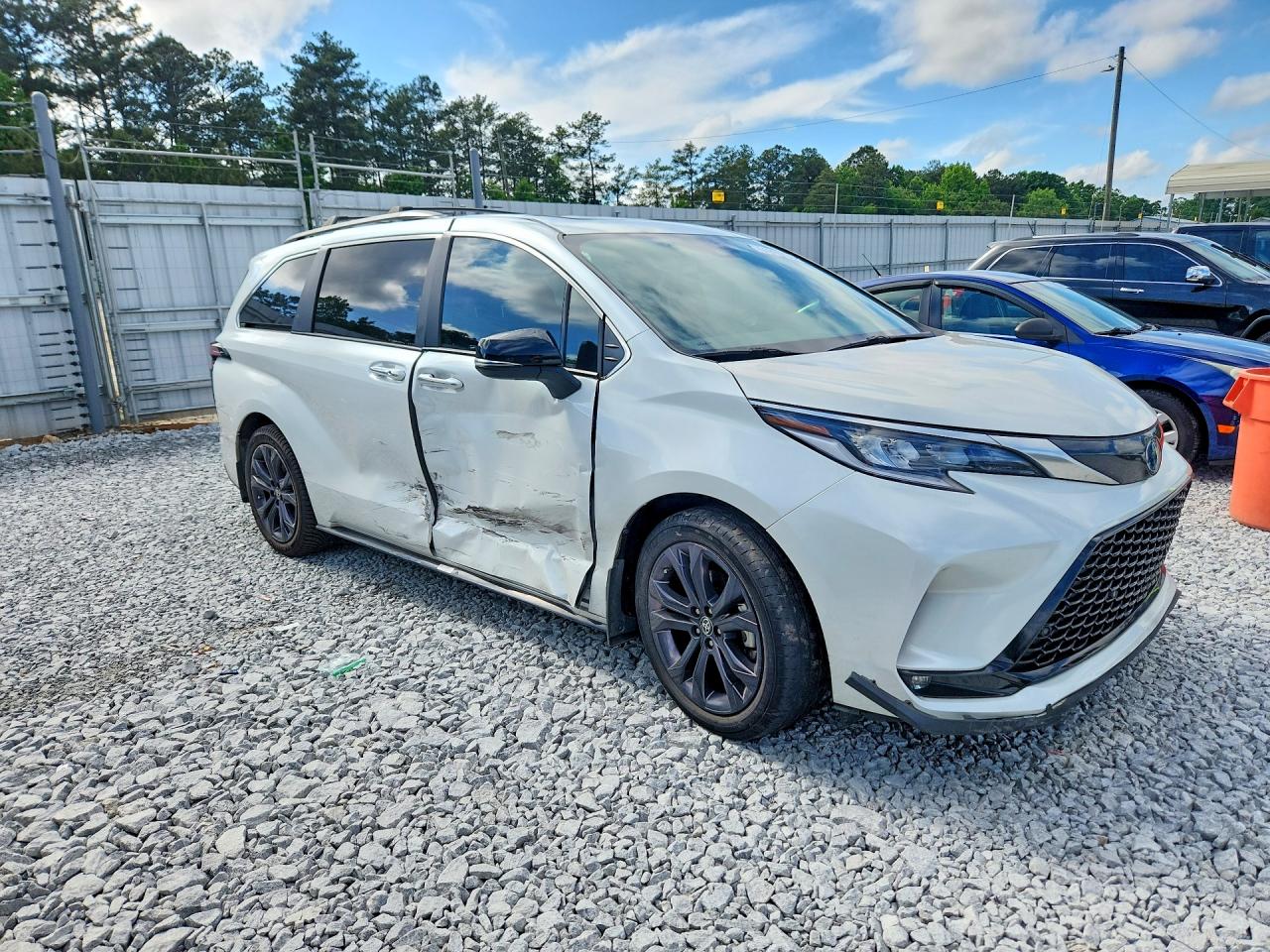 TOYOTA SIENNA 2023 — 5