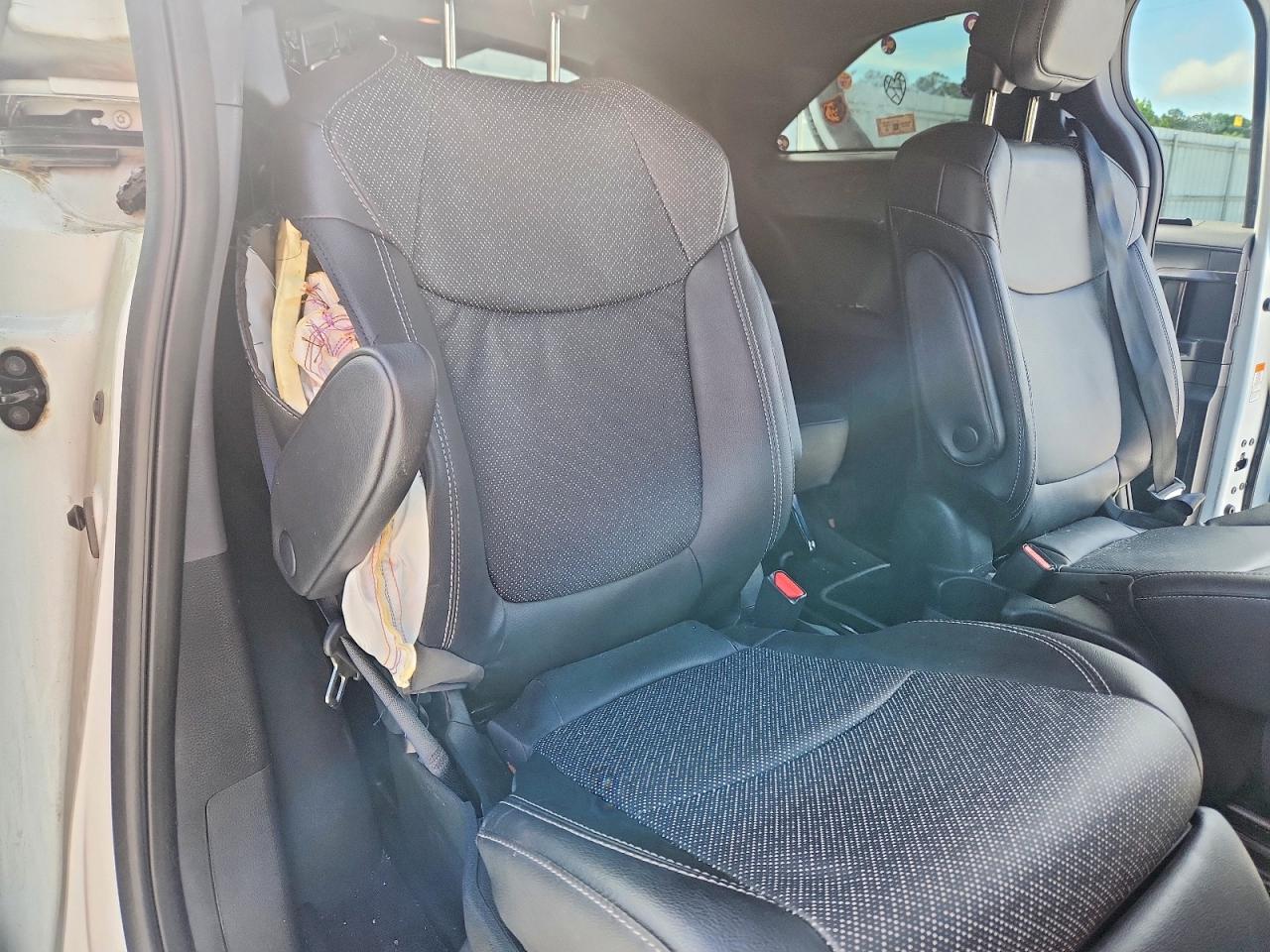 TOYOTA SIENNA 2023 — 12
