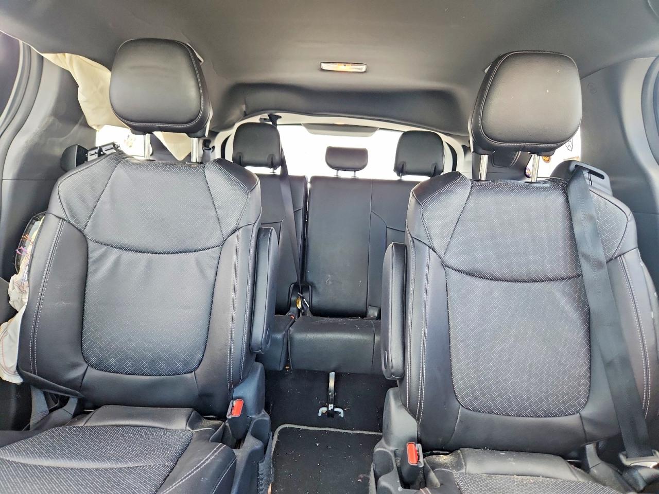 TOYOTA SIENNA 2023 — 11