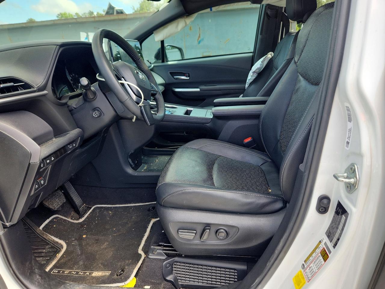 TOYOTA SIENNA 2023 — 8