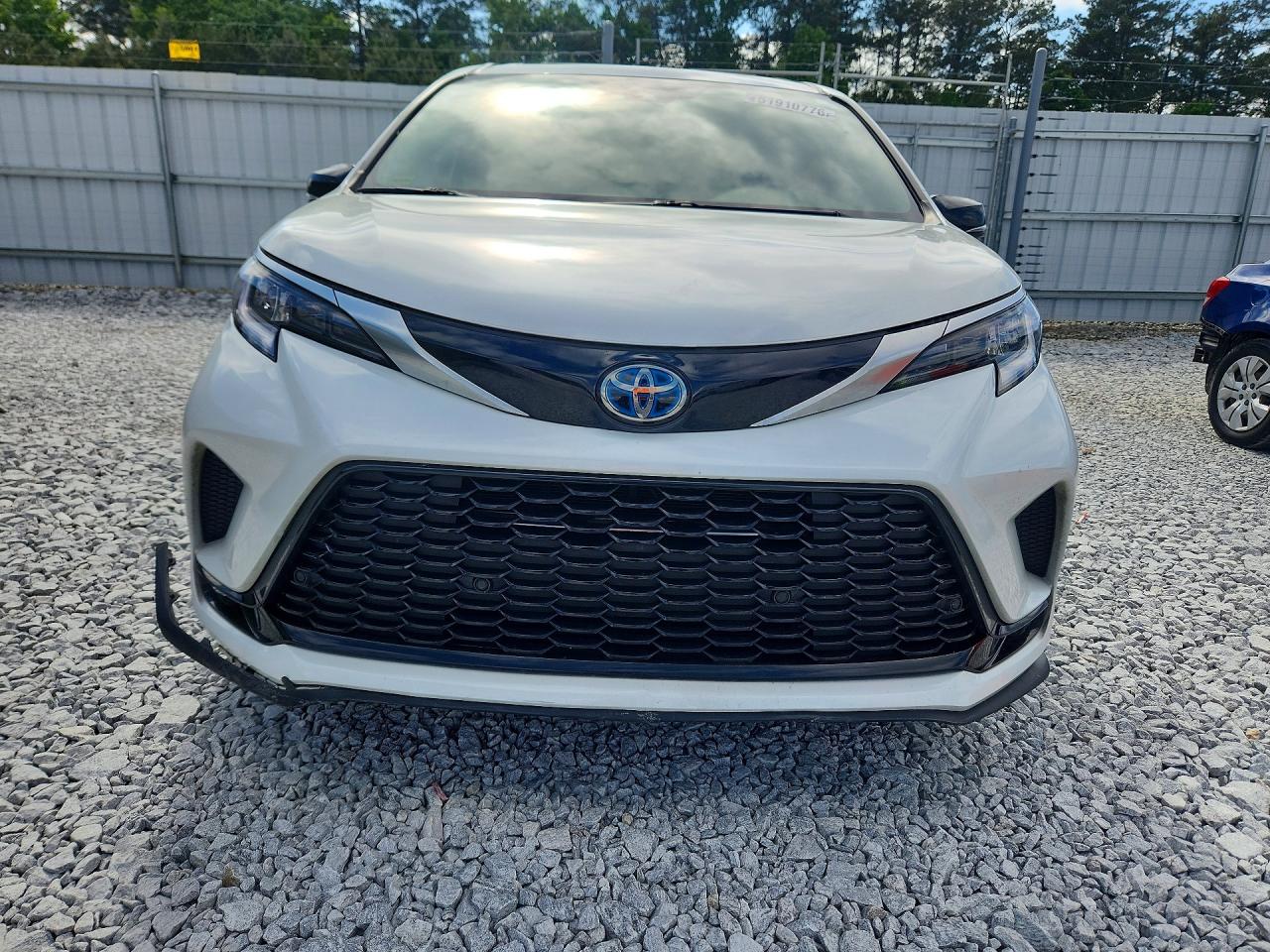 TOYOTA SIENNA 2023 — 6
