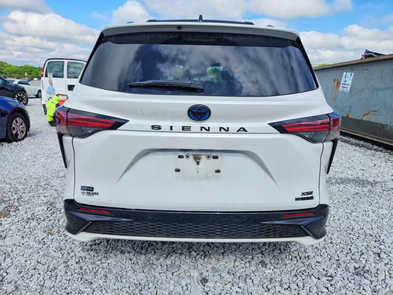 TOYOTA SIENNA 2023 — 7