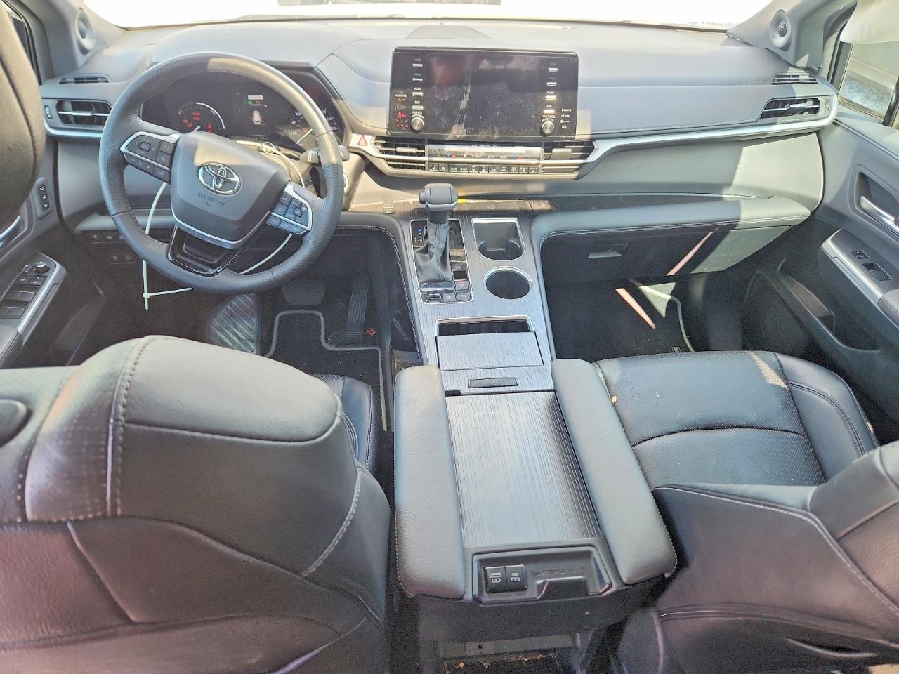 TOYOTA SIENNA 2023 — 9