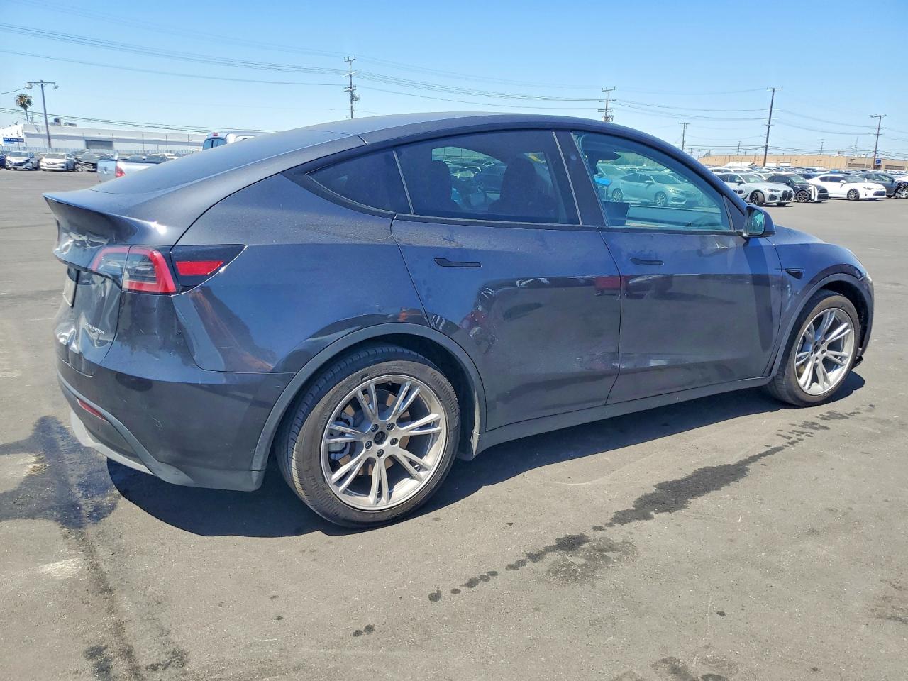 TESLA MODEL Y 2024 — 4