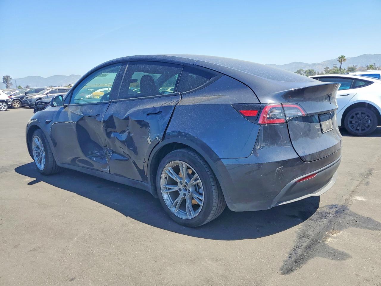 TESLA MODEL Y 2024 — 3