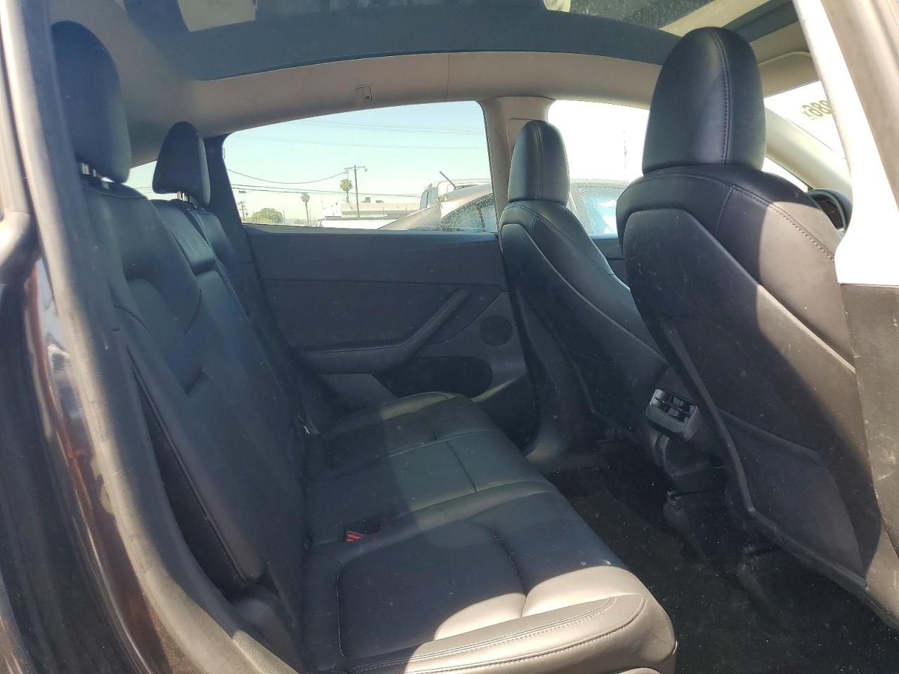 TESLA MODEL Y 2024 — 12