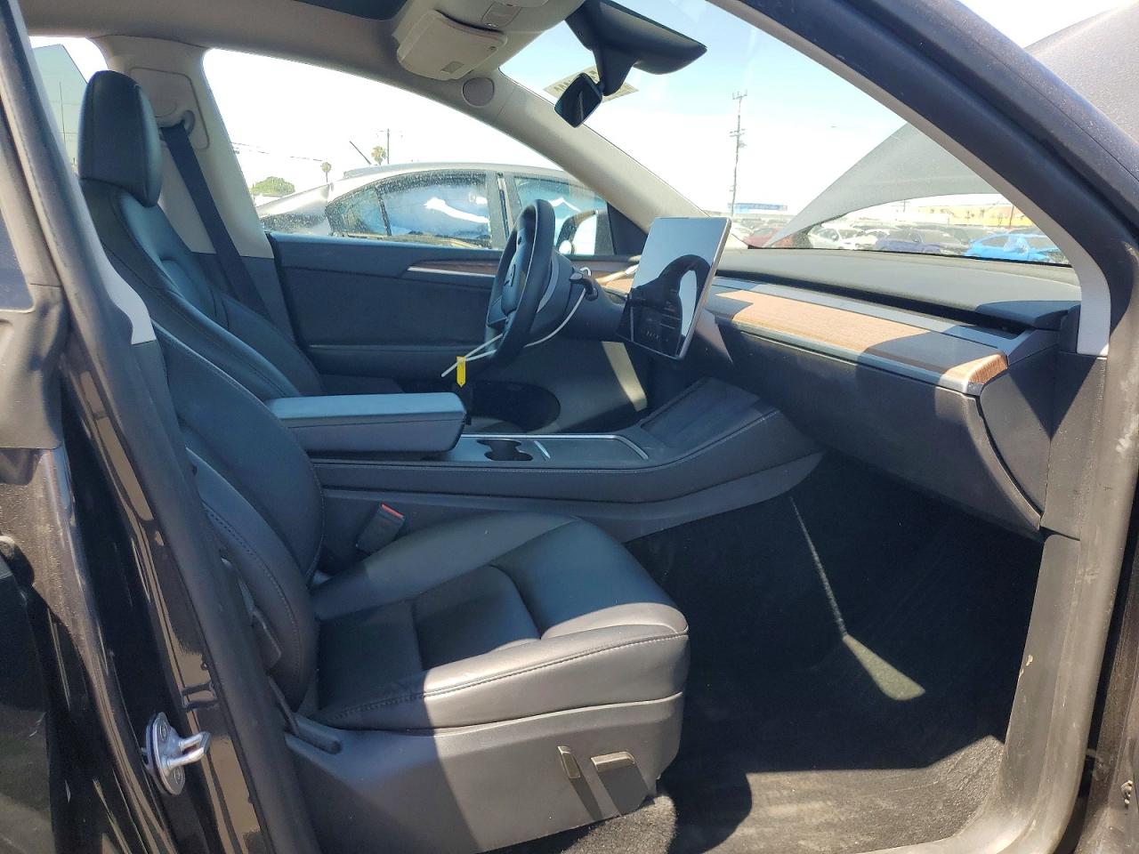 TESLA MODEL Y 2024 — 8