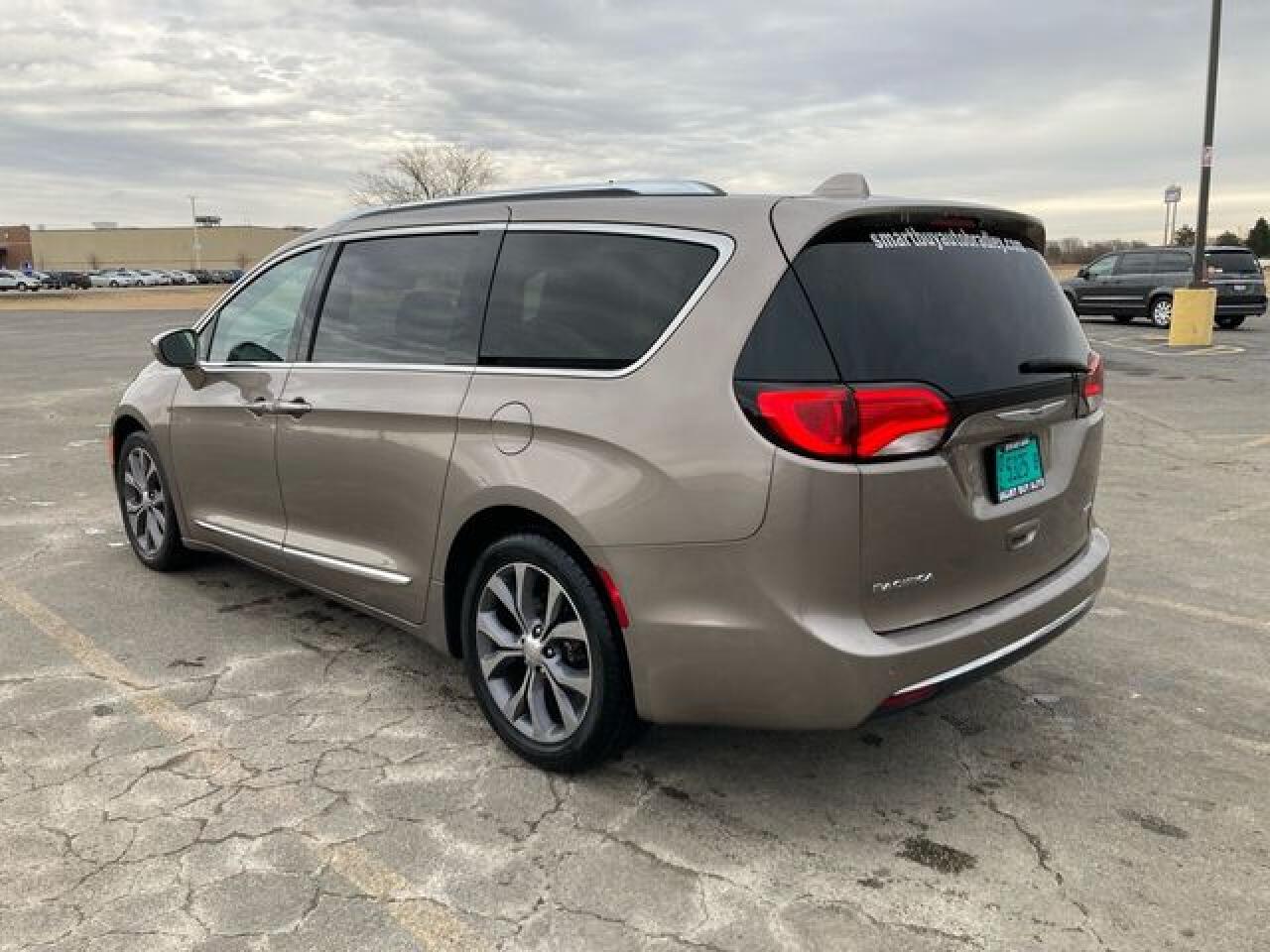 CHRYSLER PACIFICA 2017 — 9