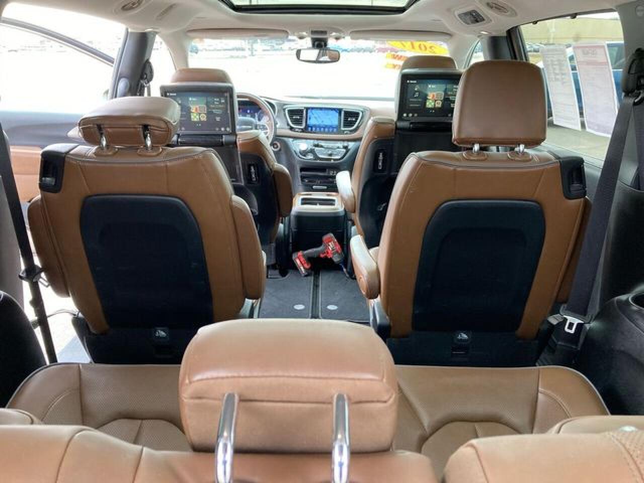 CHRYSLER PACIFICA 2017 — 18
