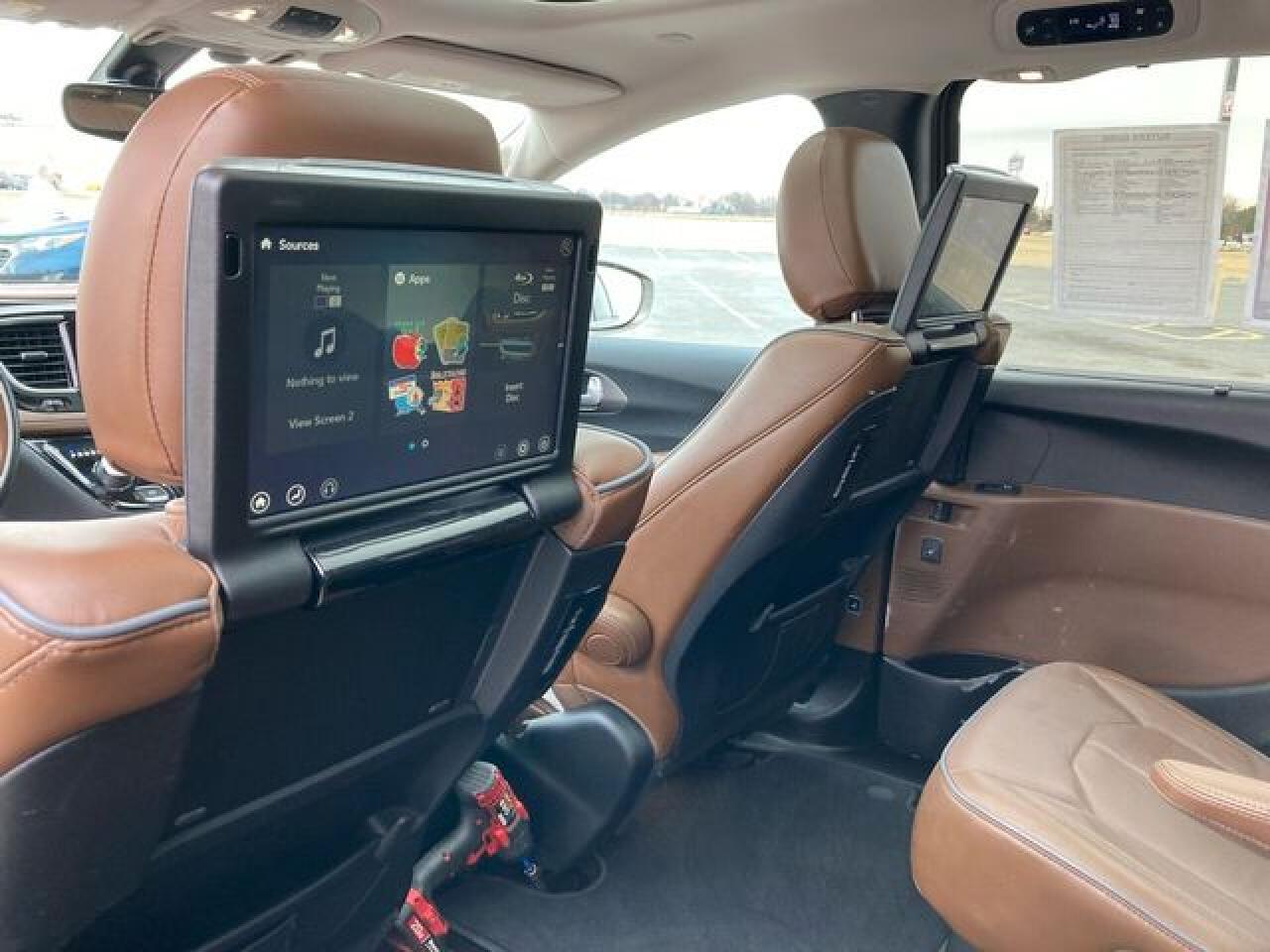 CHRYSLER PACIFICA 2017 — 13