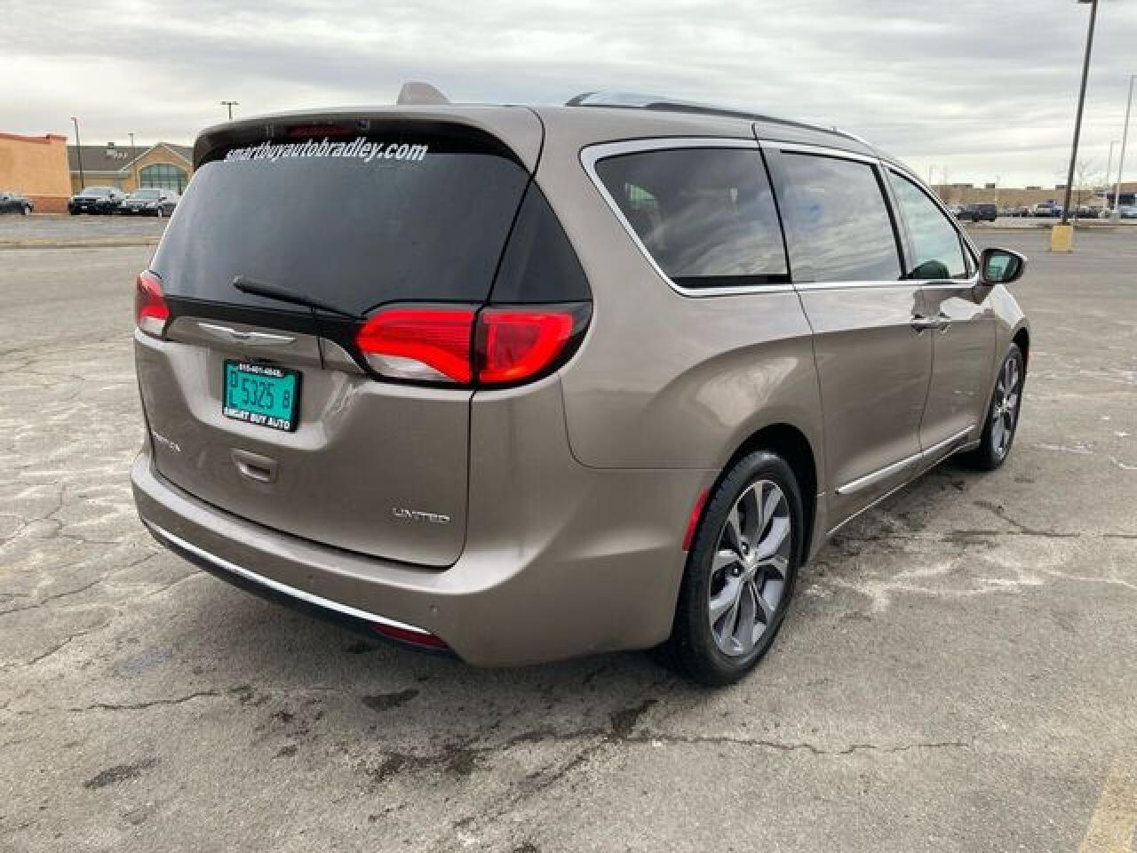 CHRYSLER PACIFICA 2017 — 6
