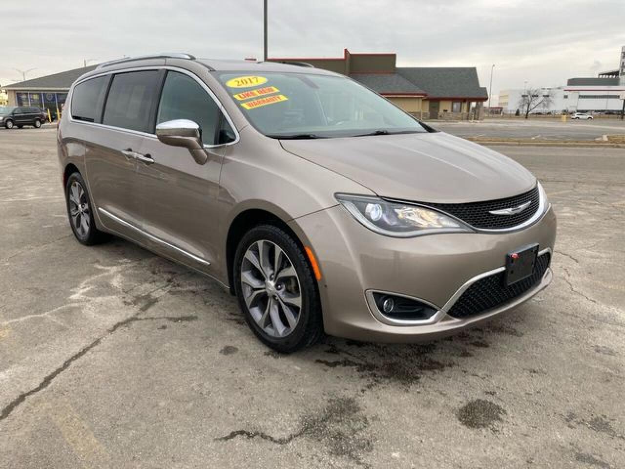 CHRYSLER PACIFICA 2017 — 3