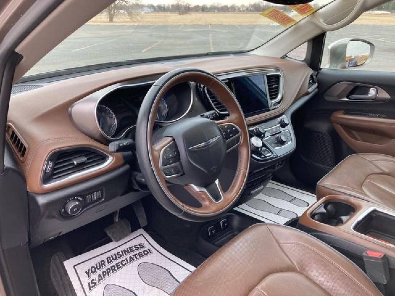 CHRYSLER PACIFICA 2017 — 10