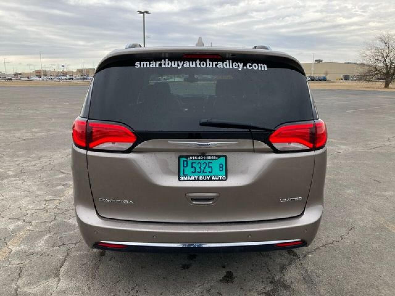 CHRYSLER PACIFICA 2017 — 7