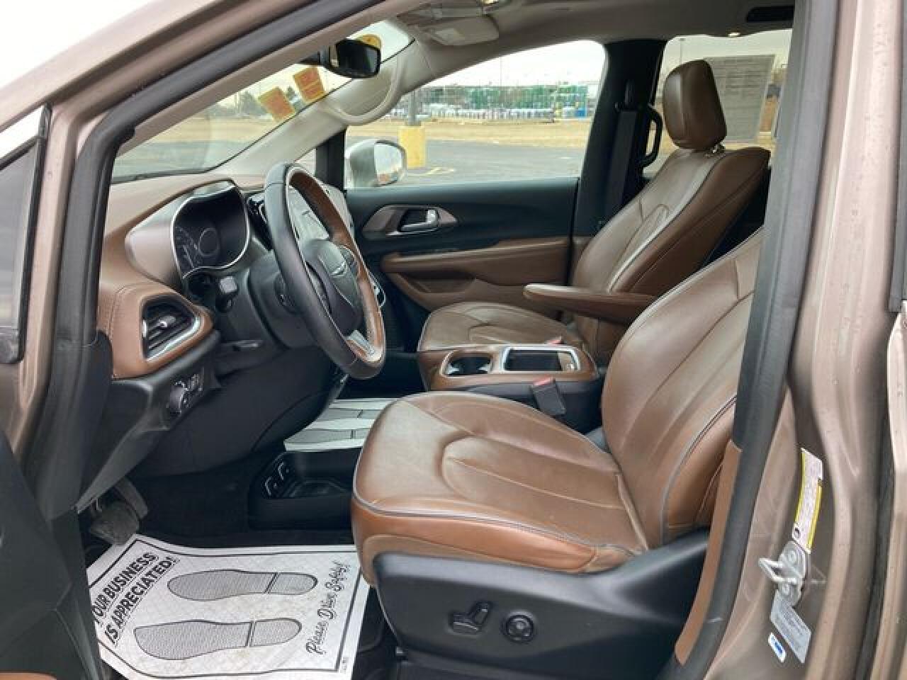 CHRYSLER PACIFICA 2017 — 8
