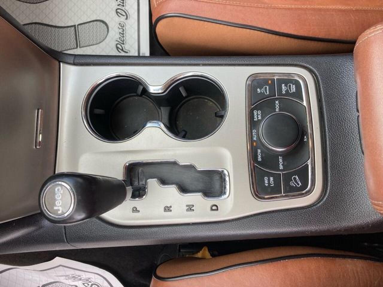 JEEP GRAND CHEROKEE 2011 — 17