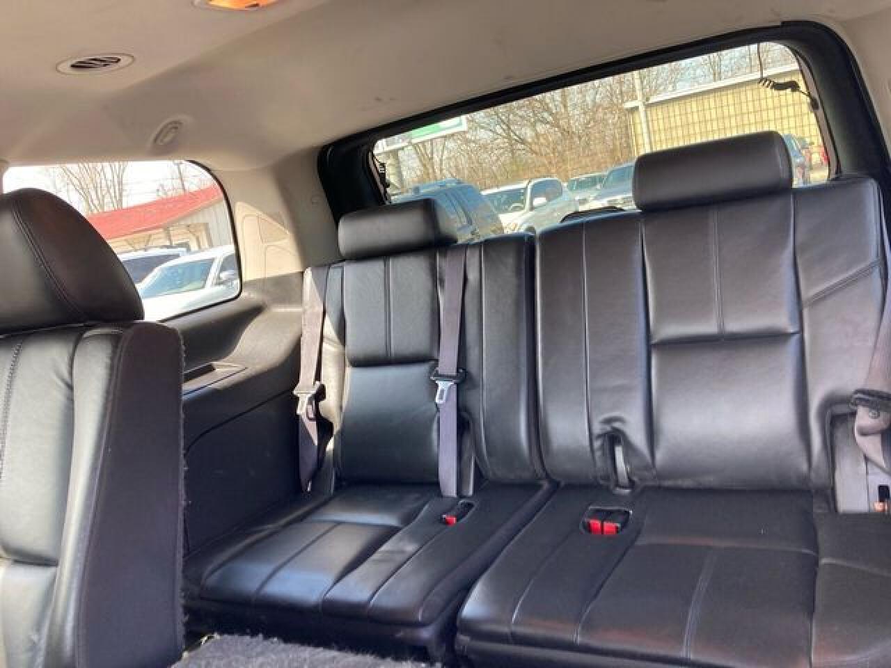 CHEVROLET TAHOE 2011 — 18